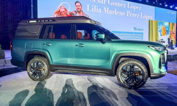 نمای جانبی شاسی بلند چری تیگو X