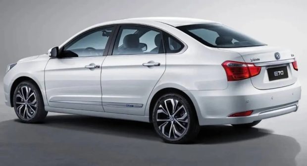 نمای عقب دانگ فنگ E70