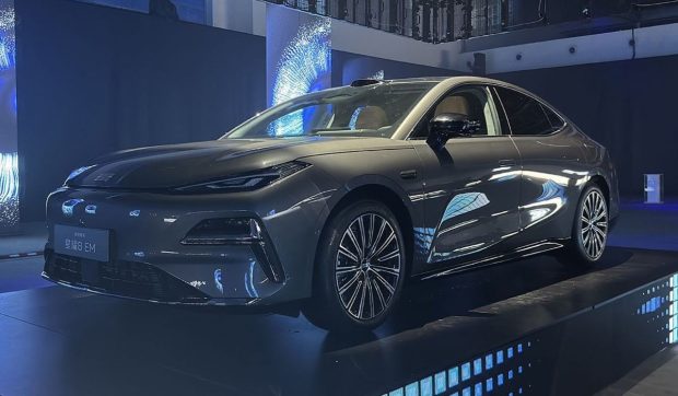 نمای جلو جیلی گلکسی استارشاین 8