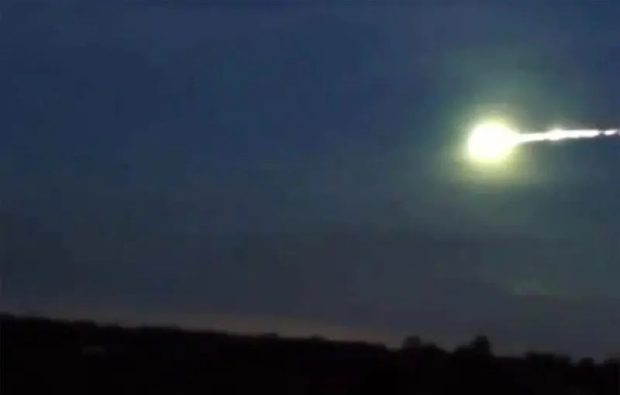 شیء نورانی سبز رنگ آسمان مسکو