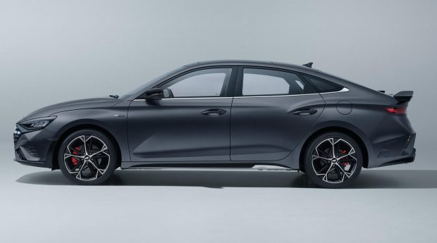 نمای جانبی سدان هیوندای لافستا