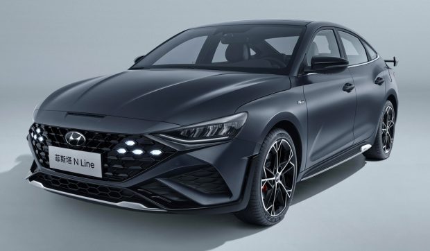 نمای جلو سدان هیوندای لافستا