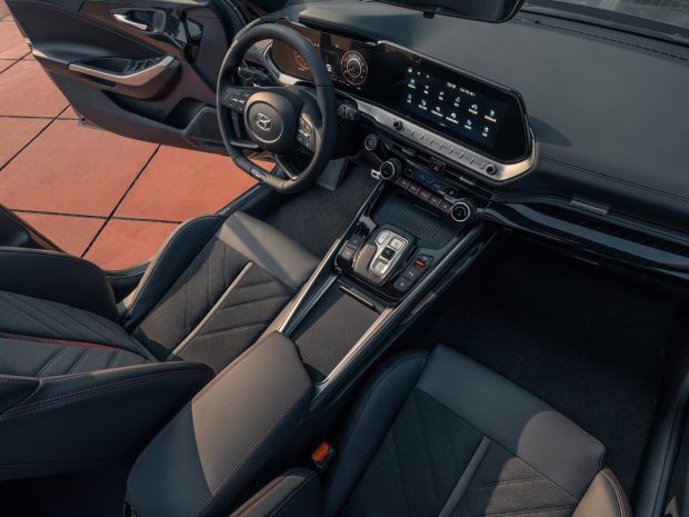 نمای کابین سدان هیوندای لافستا