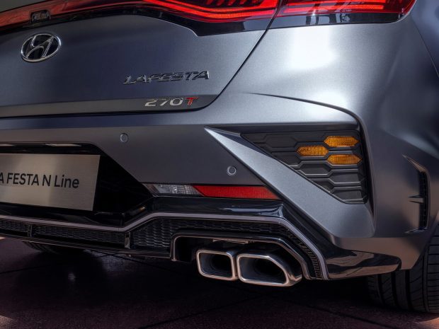 نمای عقب سدان هیوندای لافستا