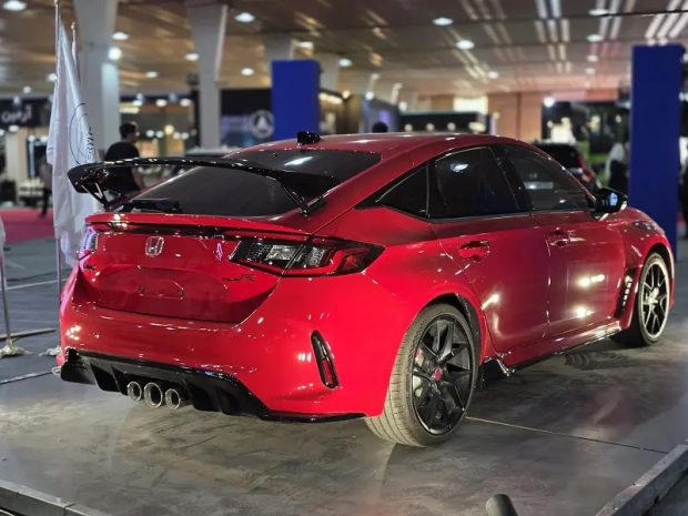 نمای عقب هوندا سیویک تایپ R وارداتی