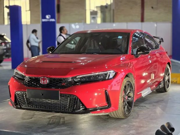 نمای جلو هوندا سیویک تایپ R وارداتی