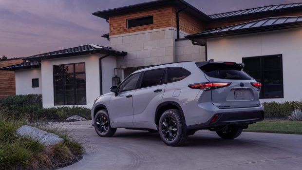 نمای عقب تویوتا هایلندر وارداتی