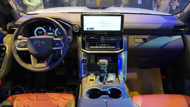 تویوتا لندکروزر 300