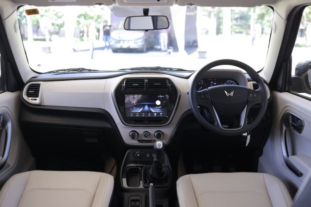 نمای کابین ماهیندرا بولرو 2025 نئو