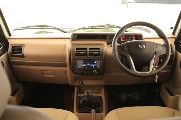 نمای کابین ماهیندرا بولرو 2025 استاندارد