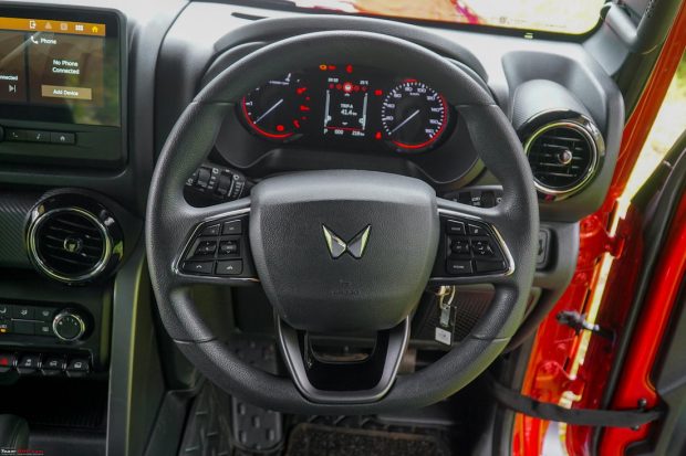 نمای کابین ماهیندرا تار 2025