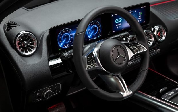 نمای کابین مرسدس بنز EQA وارداتی