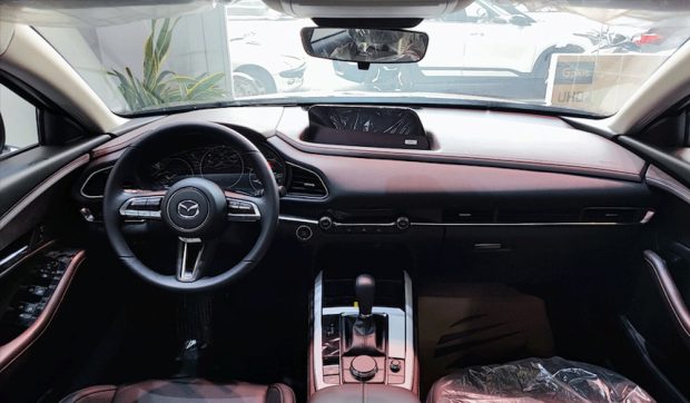 نمای کابین مزدا CX‑30