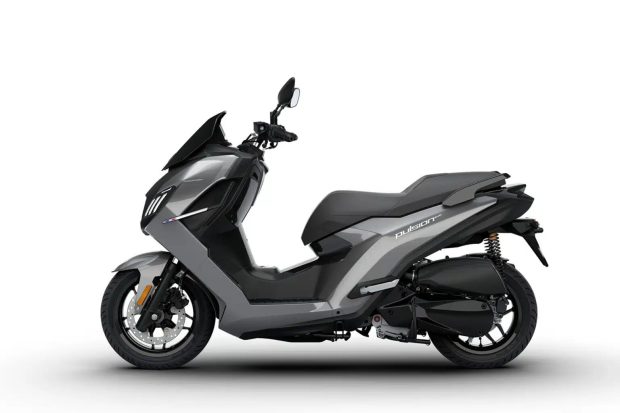 نمای جانبی اسکوتر پژو پولوشن ایوو 2026