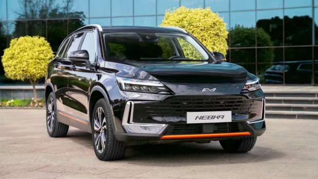 نمای جلو کراس اوور نبکا هیبرید