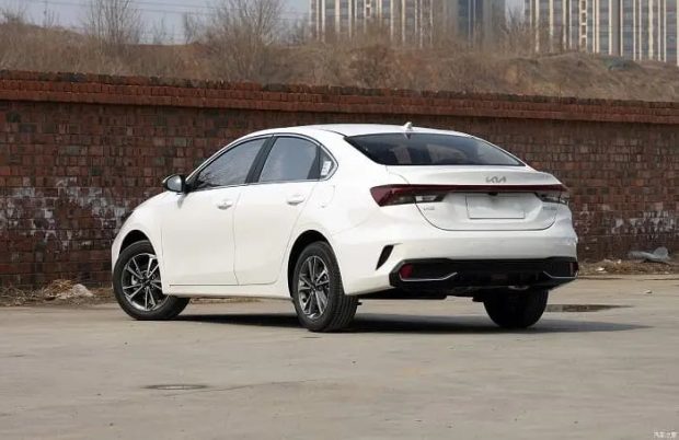 نمای عقب کیا K3 وارداتی