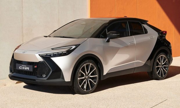 نمای جلو تویوتا C-HR مدل 2026