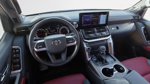 نمای داشبورد لندکروزر اتاق 300