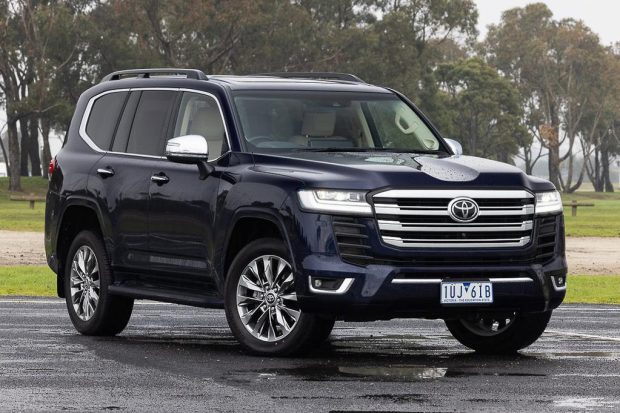 نمای جلو لندکروزر اتاق 300