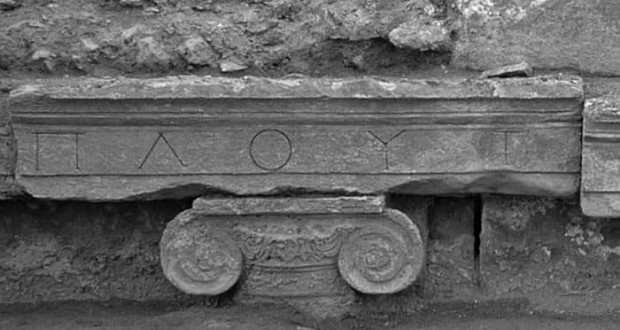 دروازه باستانی کلیدواژه فرعی: آثار باستانی، باستان شناسی اسلاگ پیشنهادی (Slug): ancient-gate-underworld-discovery توضیحات متا (Meta Description): محققان یک دروازه باستانی به دنیای زیرین را در ترکیه کشف کردهاند. این غار مرموز باستانی، راز مرگومیر حیوانات و داستانهای اساطیری را آشکار میکند. تیتر نهایی: محققان یک دروازه باستانی به دنیای زیرین را کشف کردند