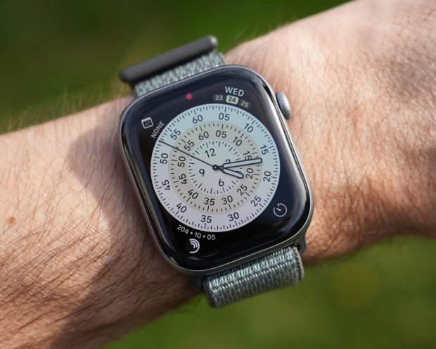 بررسی Apple Watch Series 11