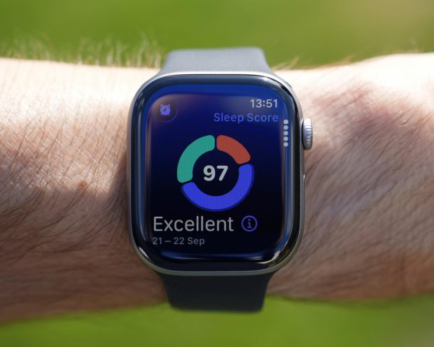 بررسی Apple Watch Series 11
