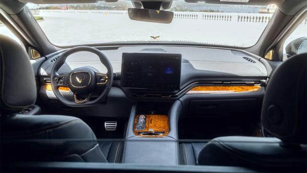 شاسی بلند ضدگلوله وین فست VF9