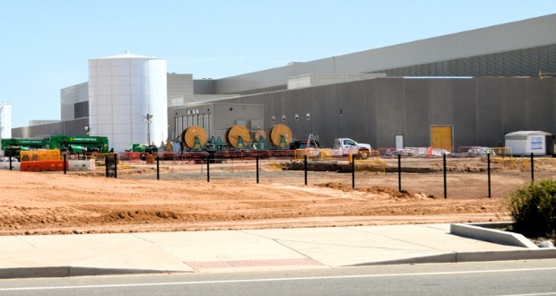 دیتاسنتر متا کلیدواژه فرعی: اثرات زیستمحیطی، مصرف آب و برق، آینده AI اسلاگ پیشنهادی (Slug): meta-ai-datacenter-water-consumption توضیحات متا (Meta Description): دیتاسنتر غولپیکر متا در لوئیزیانا نگرانیها را درباره مصرف آب و برق افزایش داده است. آیا این پروژه آینده جوامع محلی را تهدید میکند؟ تیتر نهایی: آیا دیتاسنتر غولپیکر متا آب آشامیدنی شهر شما را میبلعد؟