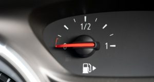 خالی شدن باک بنزین