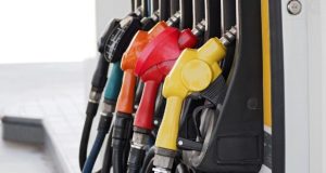 افزایش قیمت بنزین کلیدواژه فرعی: مصوبه هیات وزیران, برنامه هفتم توسعه, کمیسیون انرژی مجلس اسلاگ پیشنهادی (Slug): iran-parliament-opposes-gas-price-hike توضیحات متا (Meta Description): عضو کمیسیون انرژی مجلس با افزایش قیمت بنزین در شرایط فعلی مخالفت کرد. تأکید او بر عدم مشورت دولت با مجلس است. جزئیات مصوبه دولت را بخوانید. تیتر نهایی: عضو کمیسیون انرژی مجلس: در شرایط فعلی با افزایش قیمت بنزین مخالفیم