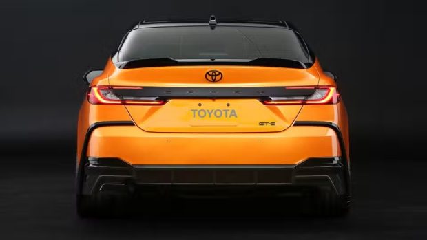 تویوتا کمری GT-S