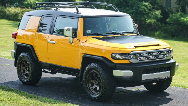 شاسی‌بلند مطمئن با گیربکس دستی