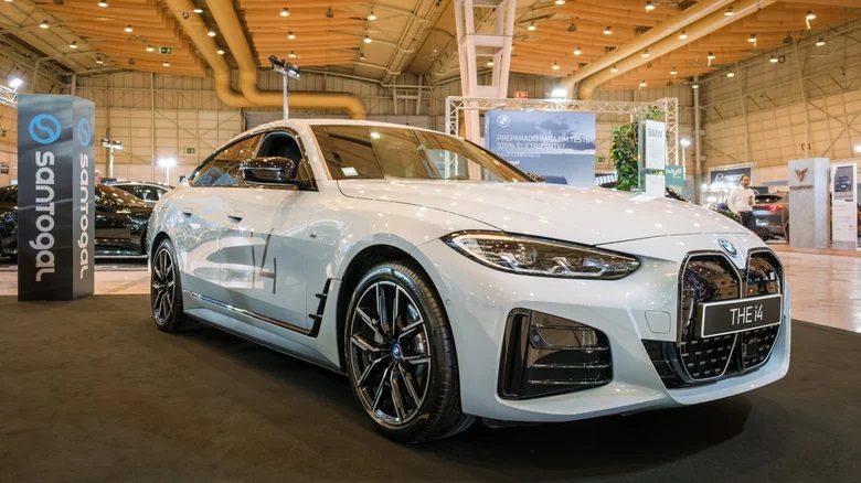 12 خودرو برقی با بالاترین امتیاز قابلیت اطمینان - بی ام و آی 4