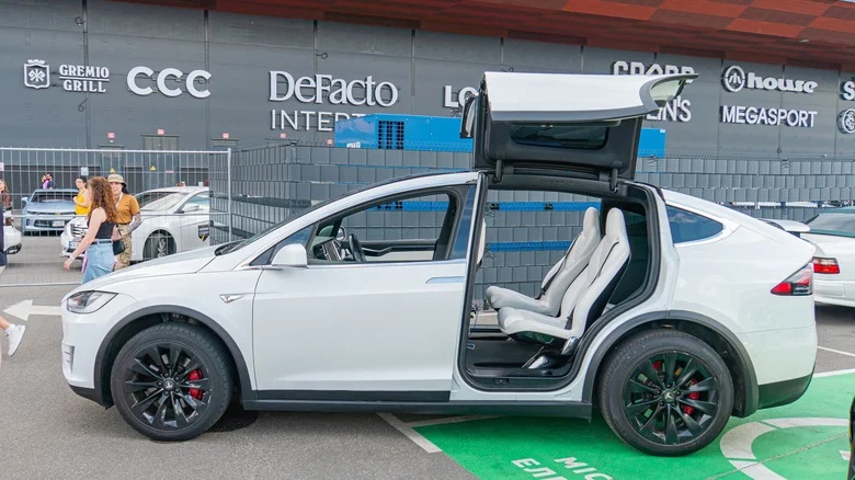 12 خودرو برقی با بالاترین امتیاز قابلیت اطمینان - تسلا مدل ایکس