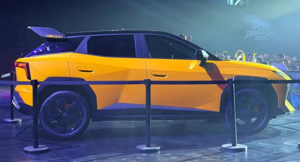 نمای جانبی چری اومودا O4 اولترا