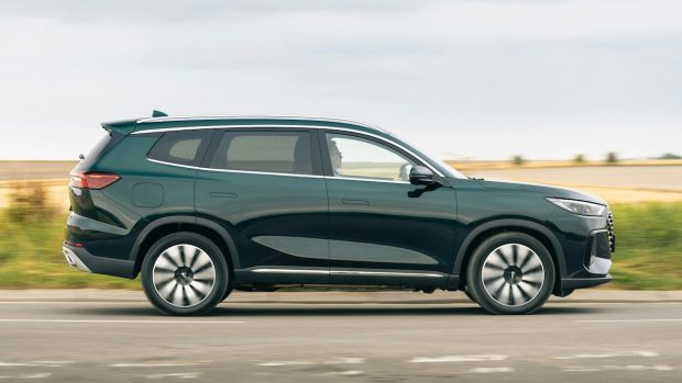 نمای جانبی چری تیگو 8