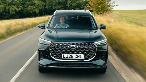 نمای جلو چری تیگو 8