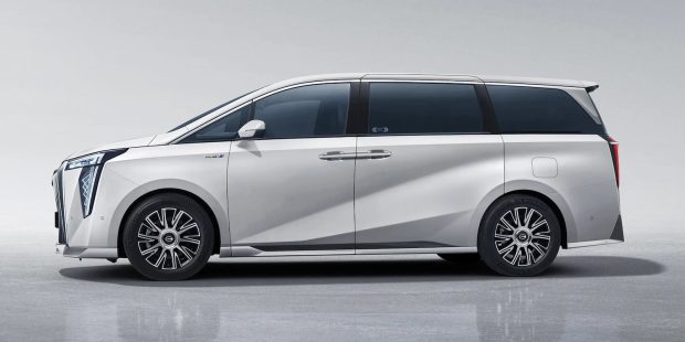 نمای جانبی ون لوکس جی ای سی E9