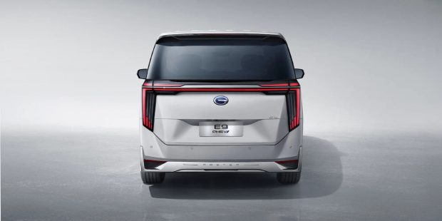 نمای عقب ون لوکس جی ای سی E9