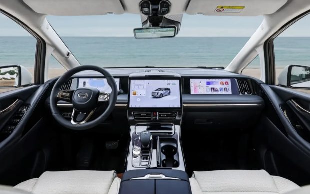 نمای داشبورد ون لوکس جی ای سی E9