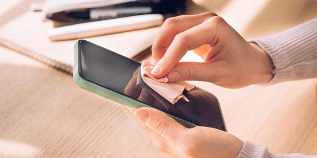 چگونه گوشی خود را بدون آسیب رساندن به آن تمیز کنم؟ - 2