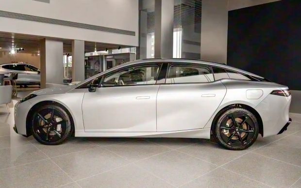 هایپتک GT لایت، رقیب چینی تسلا