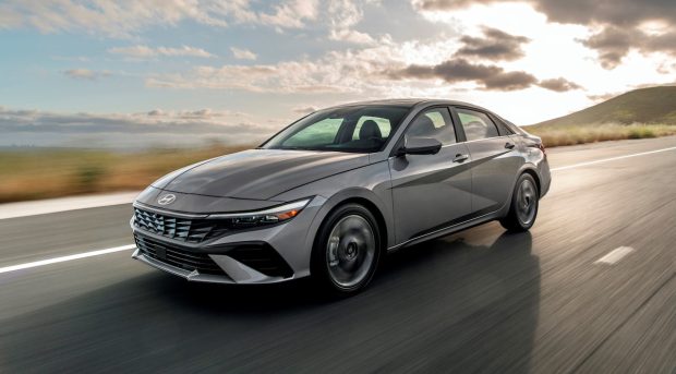 نمای جلو هیوندای النترا 2025