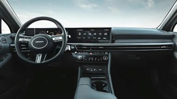 نمای جلو هیوندای سوناتا هرمس خودرو