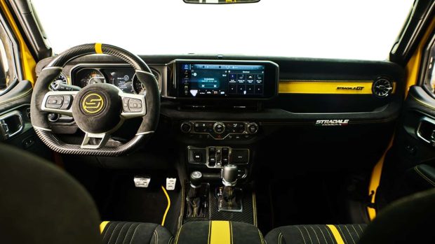 نمای داشبورد جیپ رانگلر هلکت