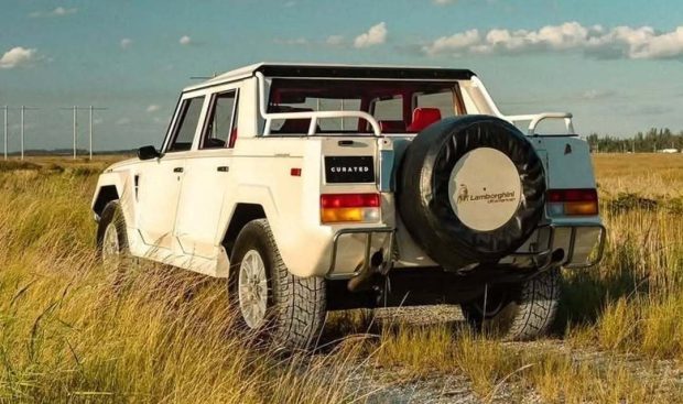 نمای عقب لامبورگینی LM002