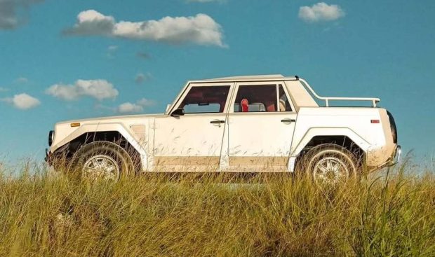 نمای جانبی لامبورگینی LM002