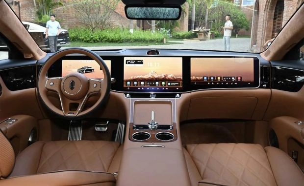 نمای داشبورد سدان مائکسترو S800