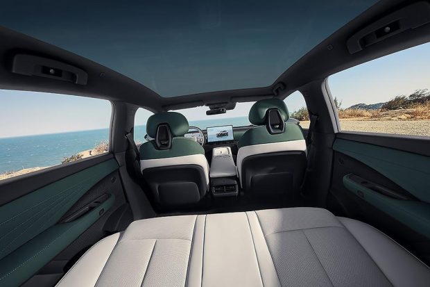 نمای کابین سدان نیسان N7 مکس