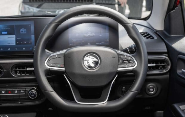 نمای کابین پروتون ساگا 2026